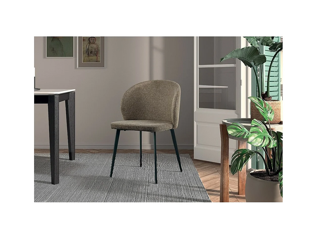 Silla con revestimiento de tela para comedor, color arena. Colección HARDIN