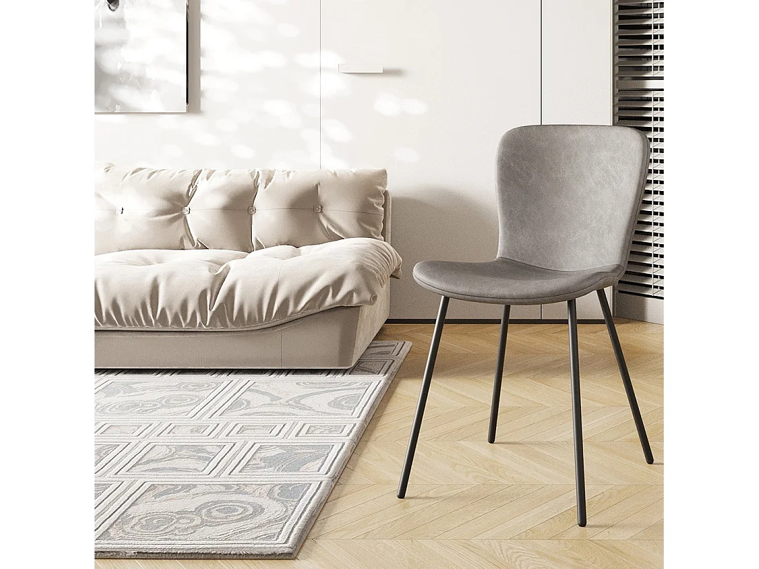 Cadeira de couro PU para sala de jantar na cor taupe. Coleção ALCAN.