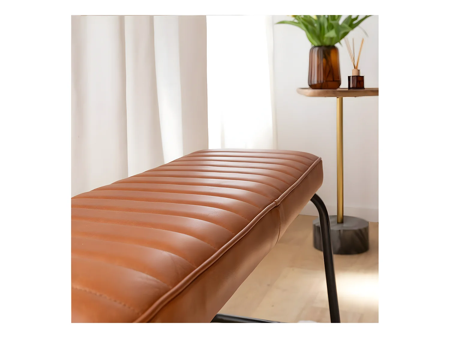 Banco de cuero marrón y metal negro con almacenamiento - Lucien