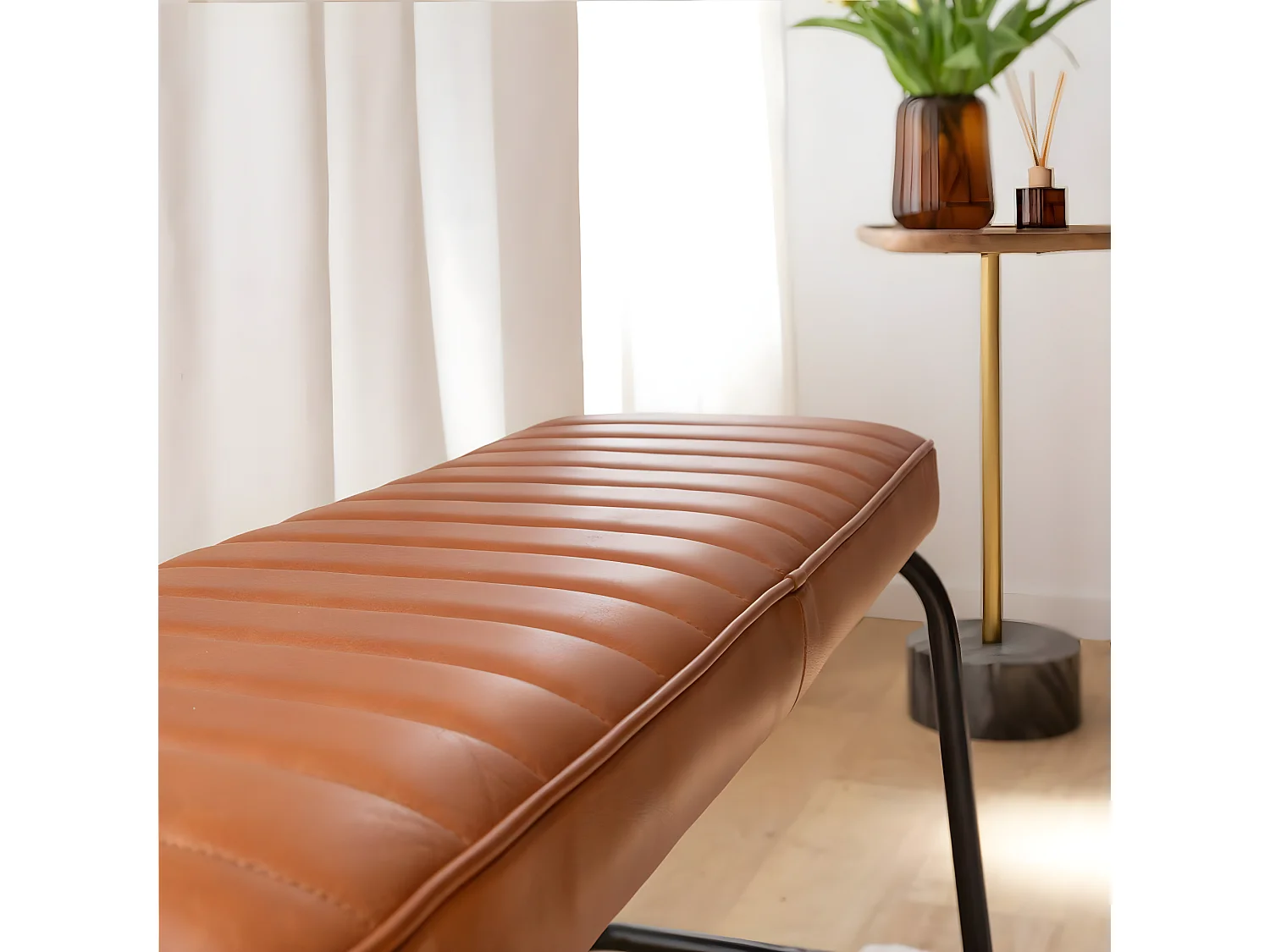 Banco de cuero marrón y metal negro con almacenamiento - Lucien