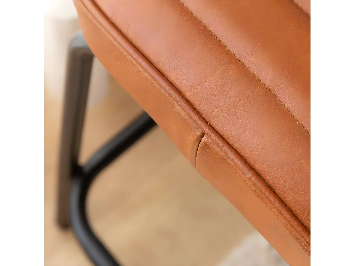 Banco de cuero marrón y metal negro con almacenamiento - Lucien