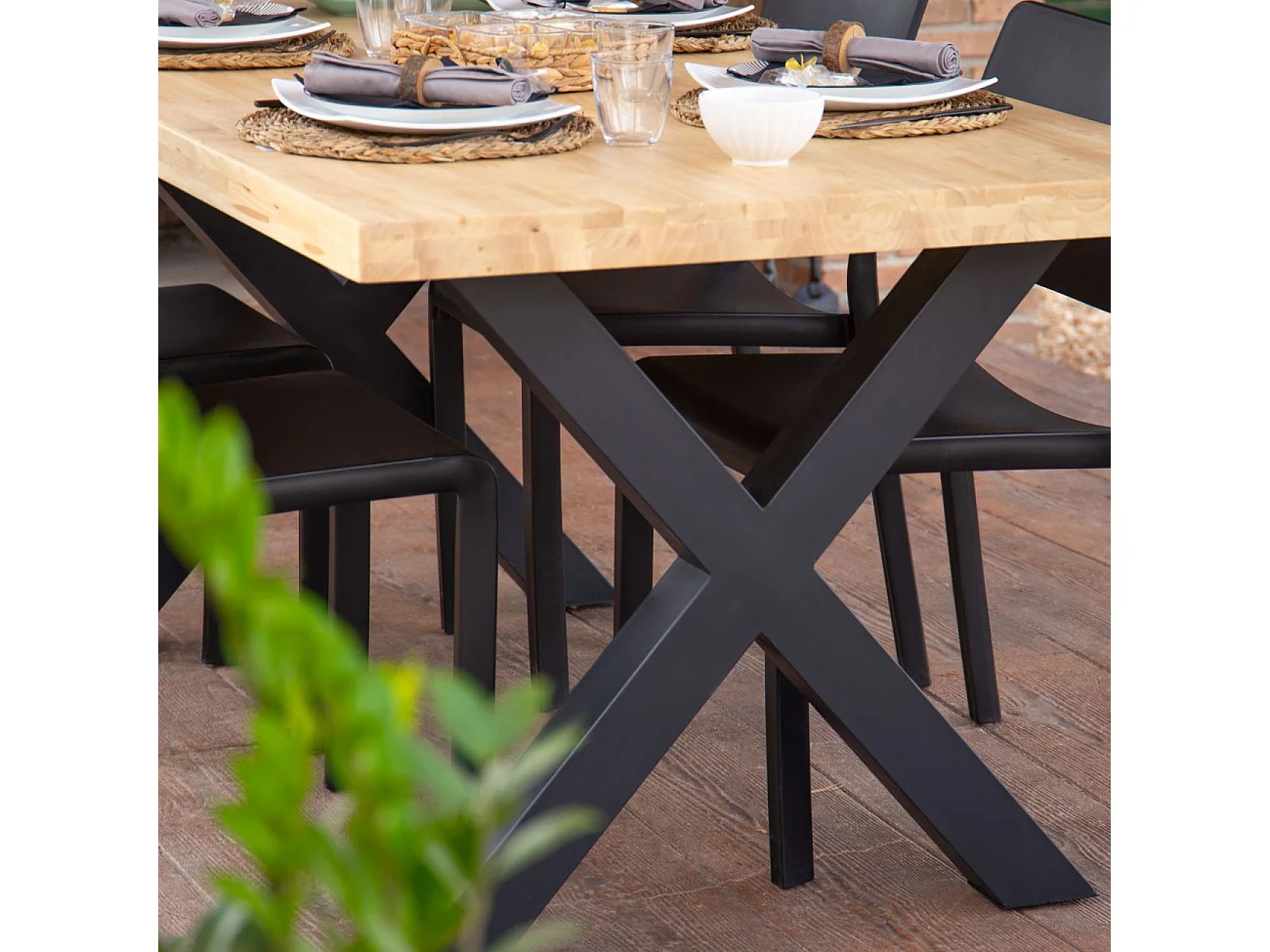 Mesa de comedor fija con patas metálicas en negro y roble salvaje 160x90cm X-Loft Roble salvaje - Negro