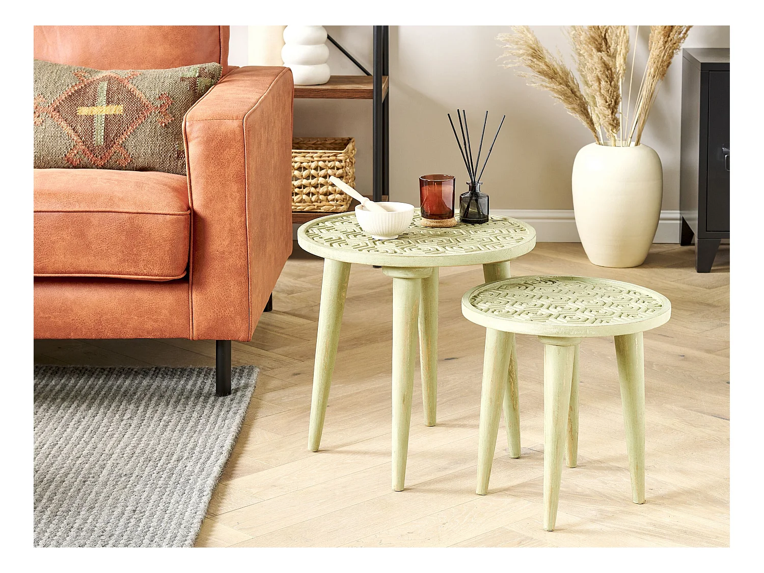 Beistelltische 2er Set aus Mangholz grün / hellgrün mit Muster rustikal Maharo