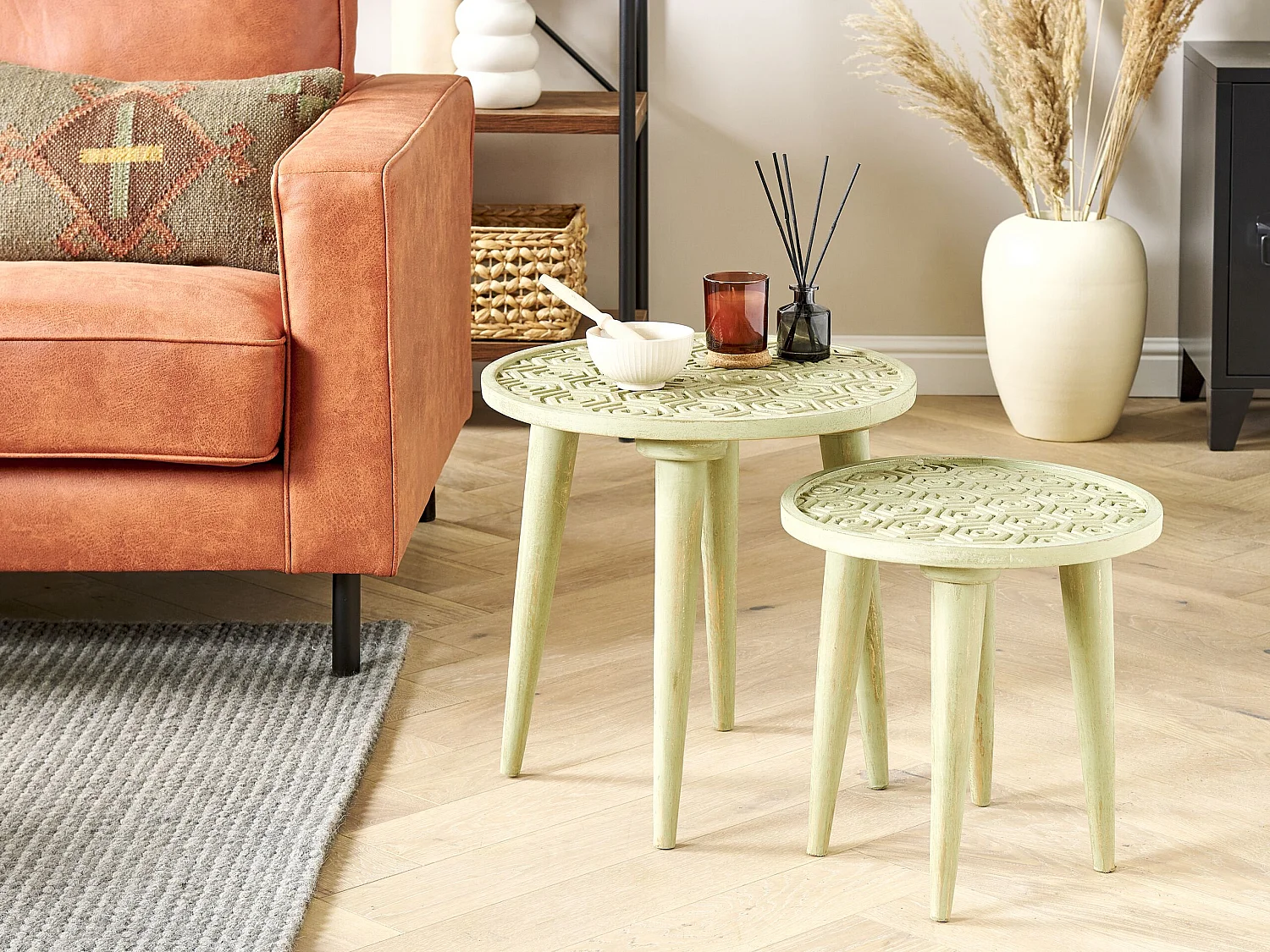 Beistelltische 2er Set aus Mangholz grün / hellgrün mit Muster rustikal Maharo