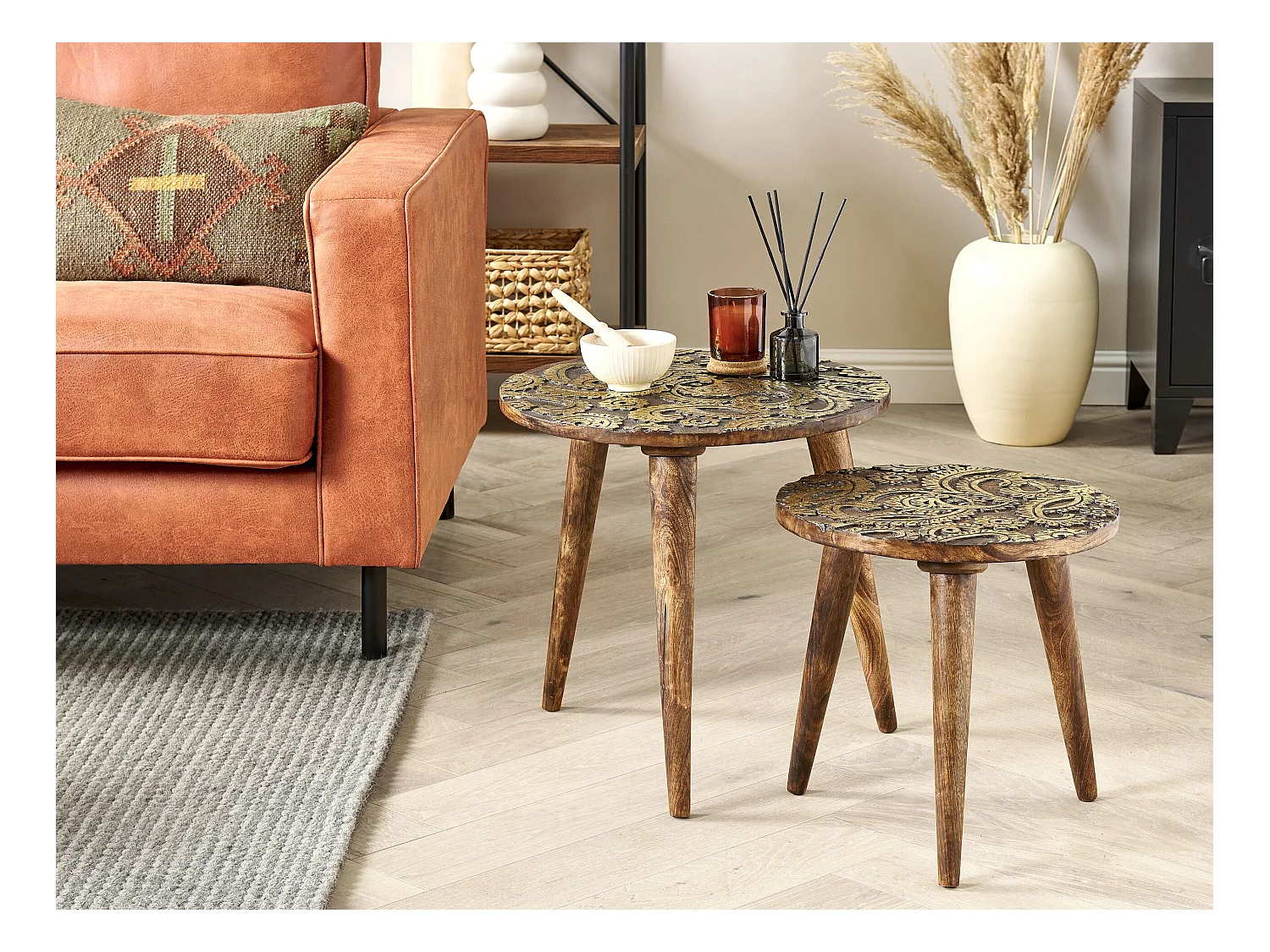 Beistelltische 2er Set aus Mangholz dunkler Holzfarbton / gold rund Retro Kanri