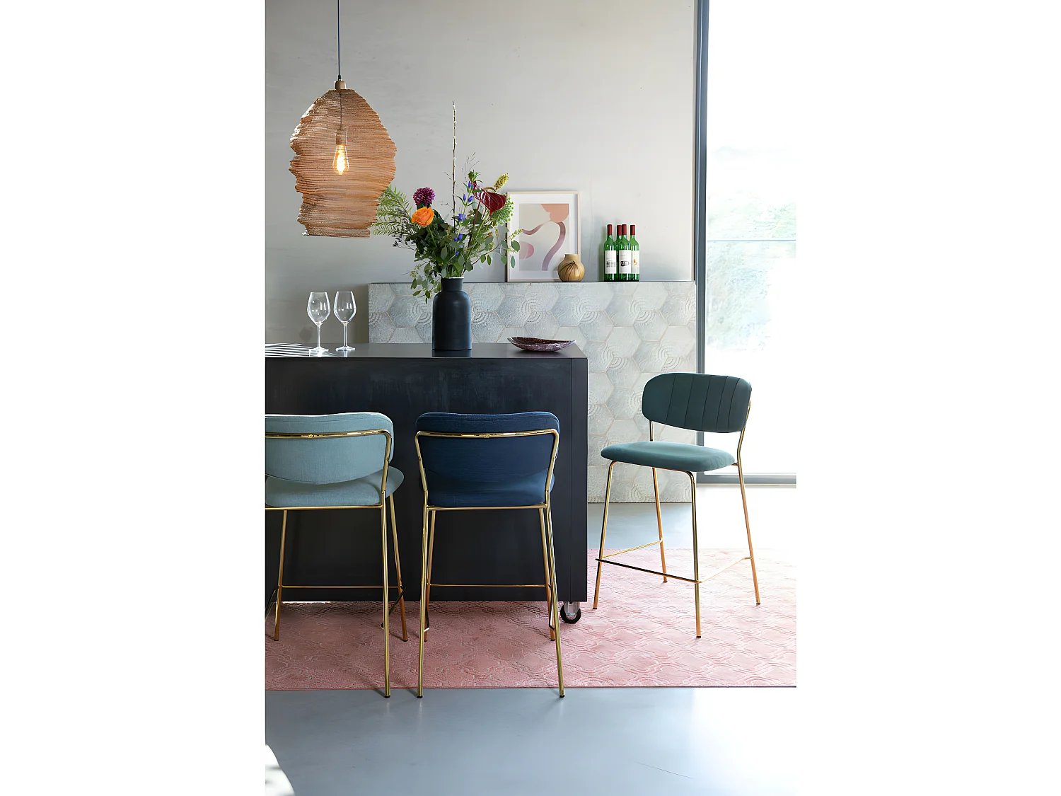 Jolien - Lot de 2 tabourets de bar en tissu avec pieds dorés H65cm - Vert de gris