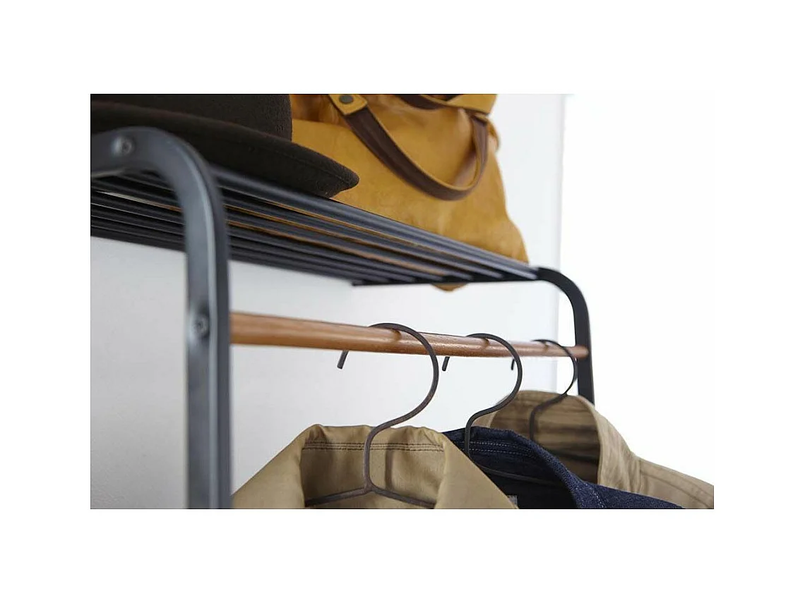 Appendiabiti a torre inclinato con ripiano