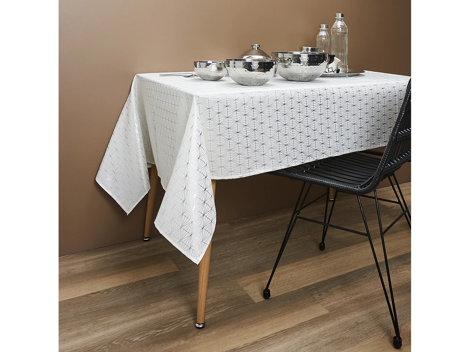 Nappe Motif Geometrique Argente 140x250cm Blanc, Argent