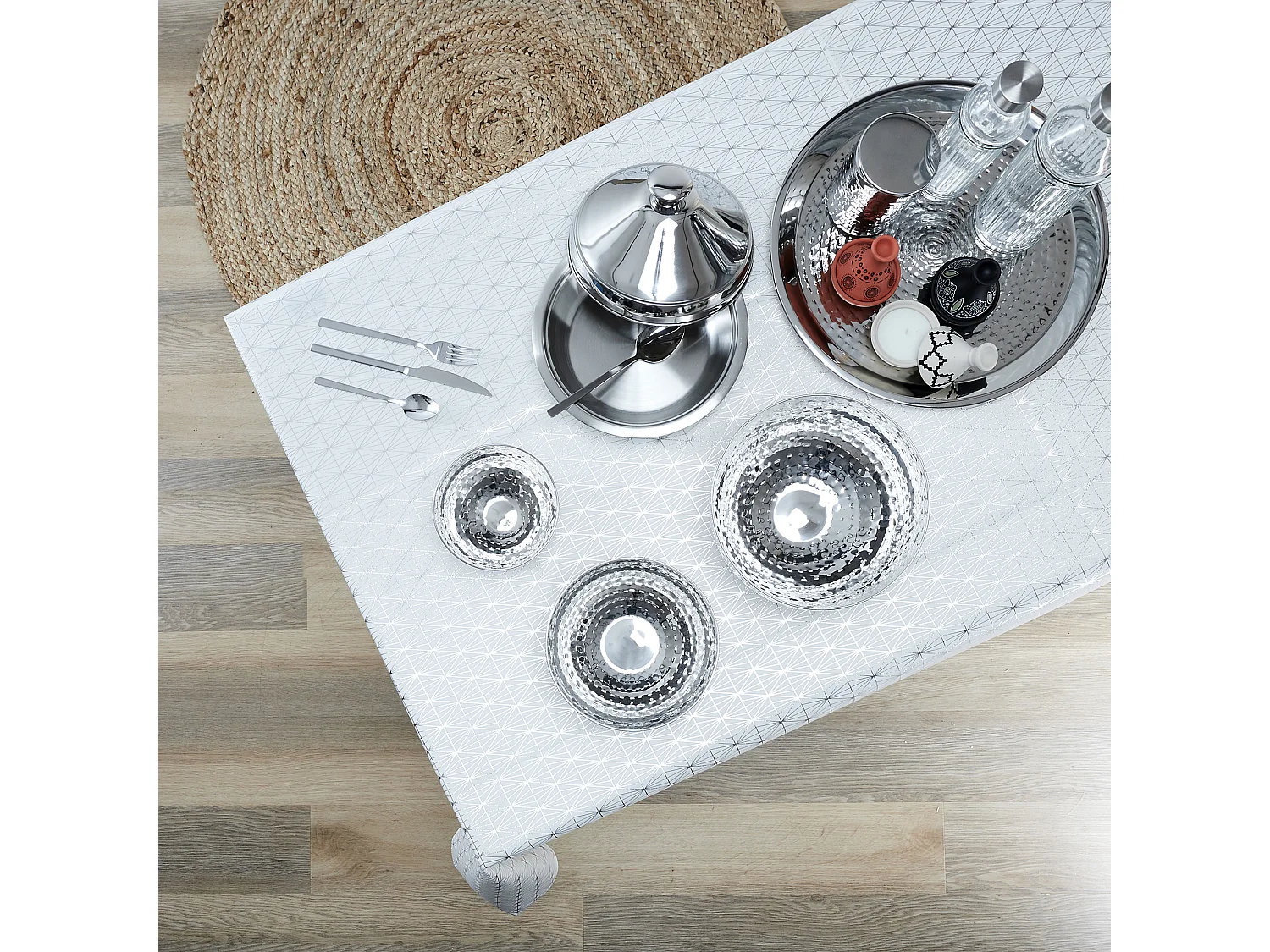 Nappe Motif Geometrique Argente 140x250cm Blanc, Argent