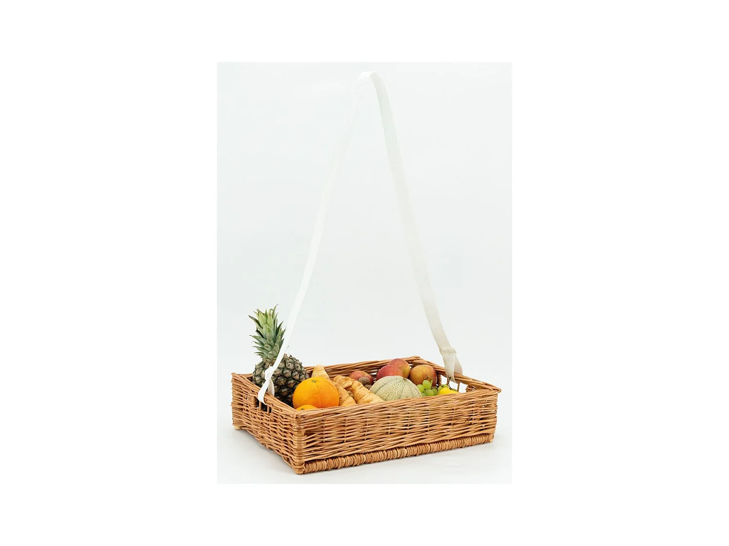 Panier ouvreuse cinéma en osier Avec sangle ajustable posée