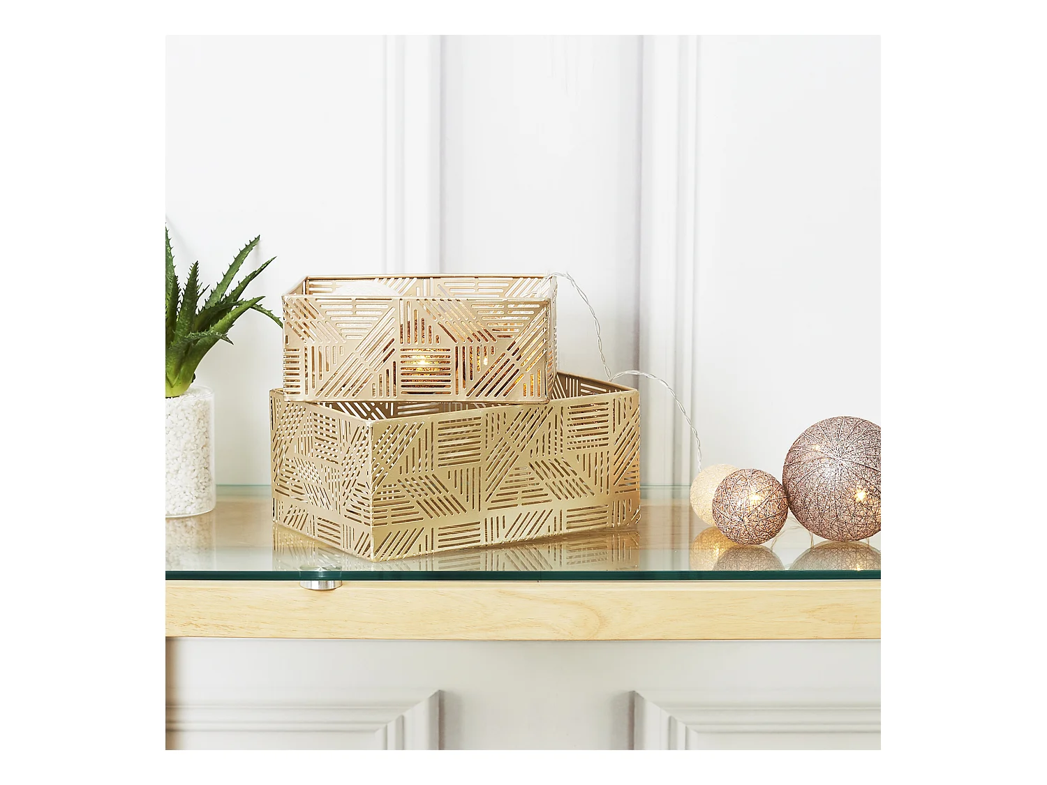 Cestas de almacenamiento de metal dorado calado (Juego de 2) 21 y 25 cm