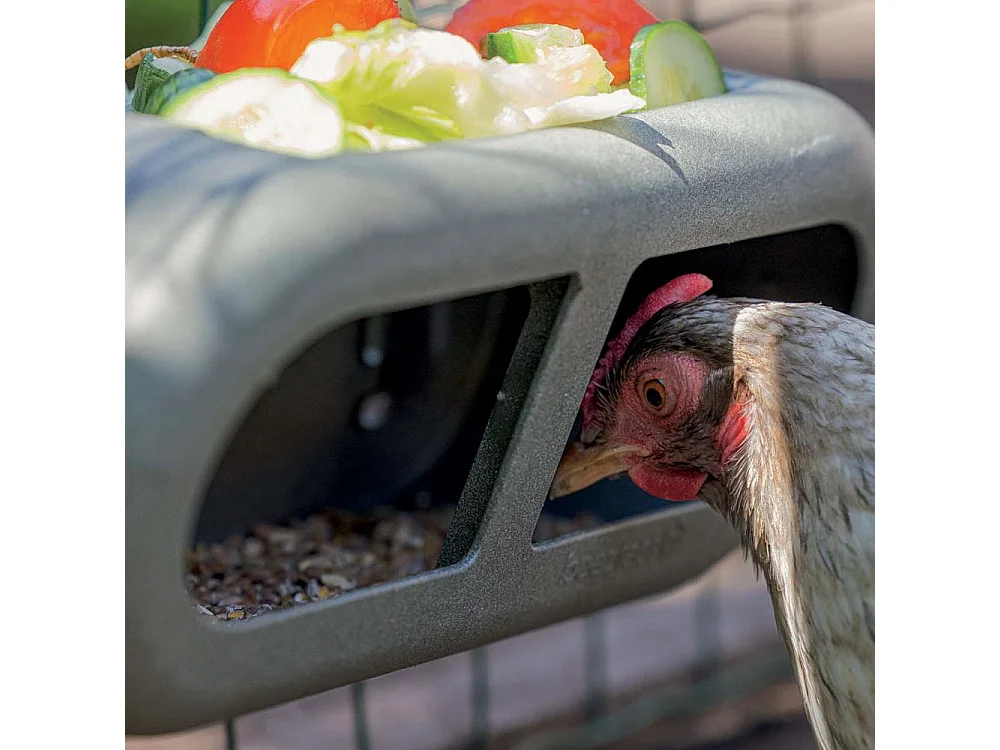 Futterhaus Hühner aus recyceltem Kunststoff