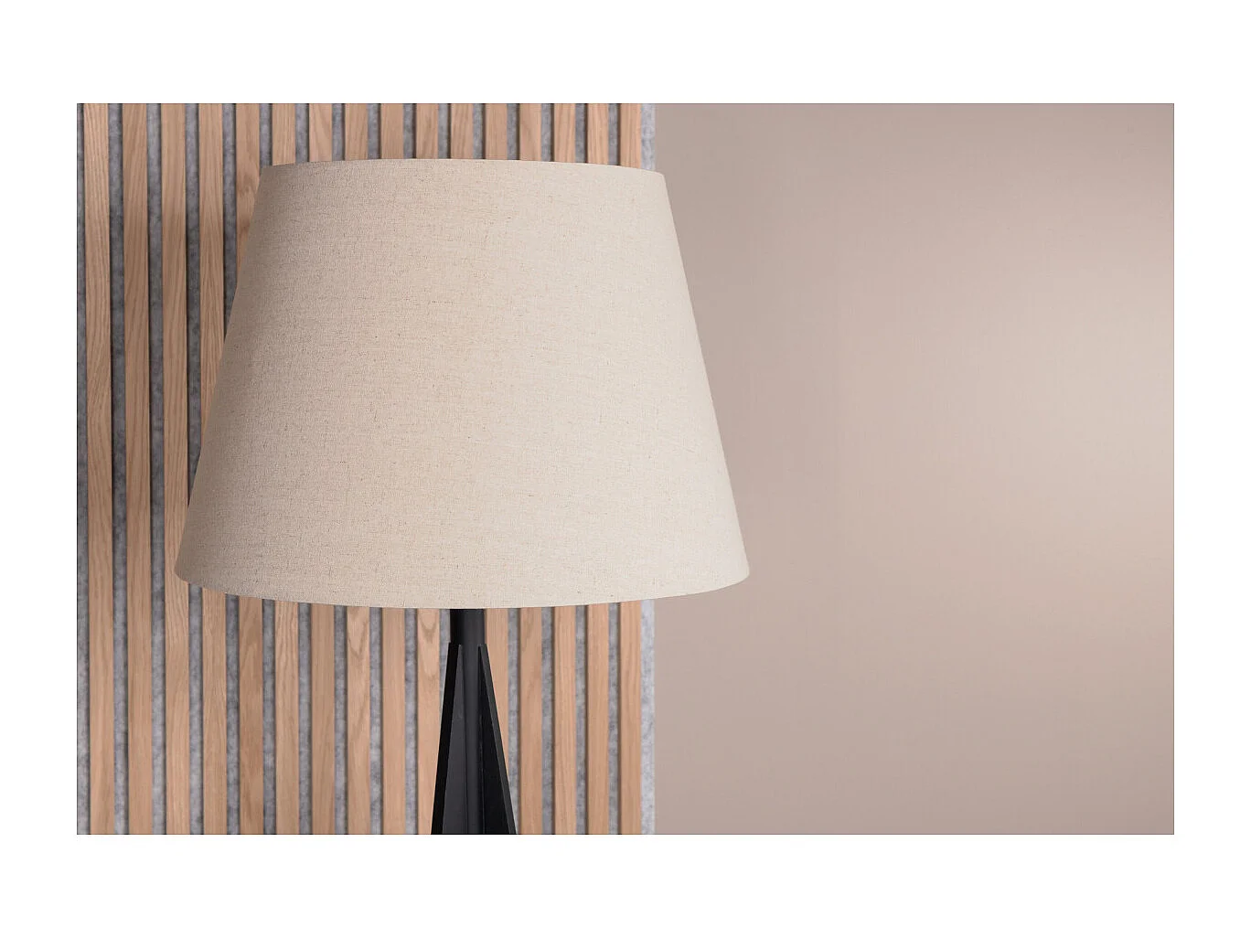 Lampadaire en Bois "Kona" 160cm Noir