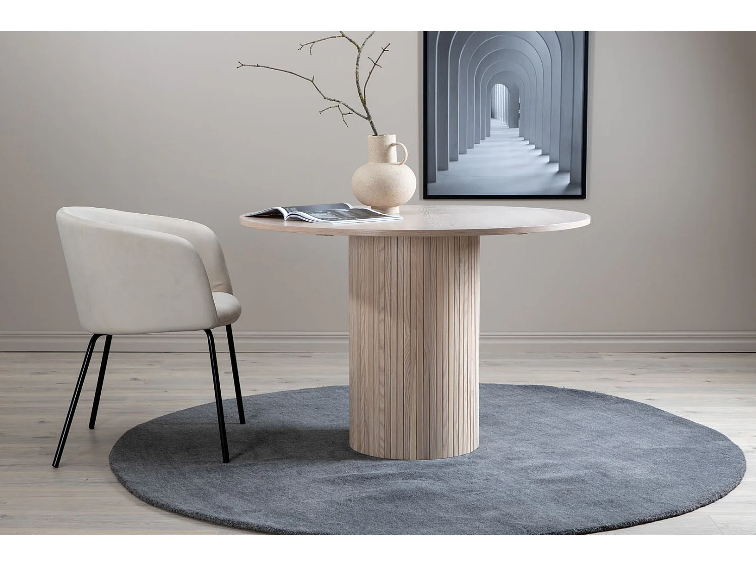 Bianca eetkamertafel Ø110cm eik fineer.