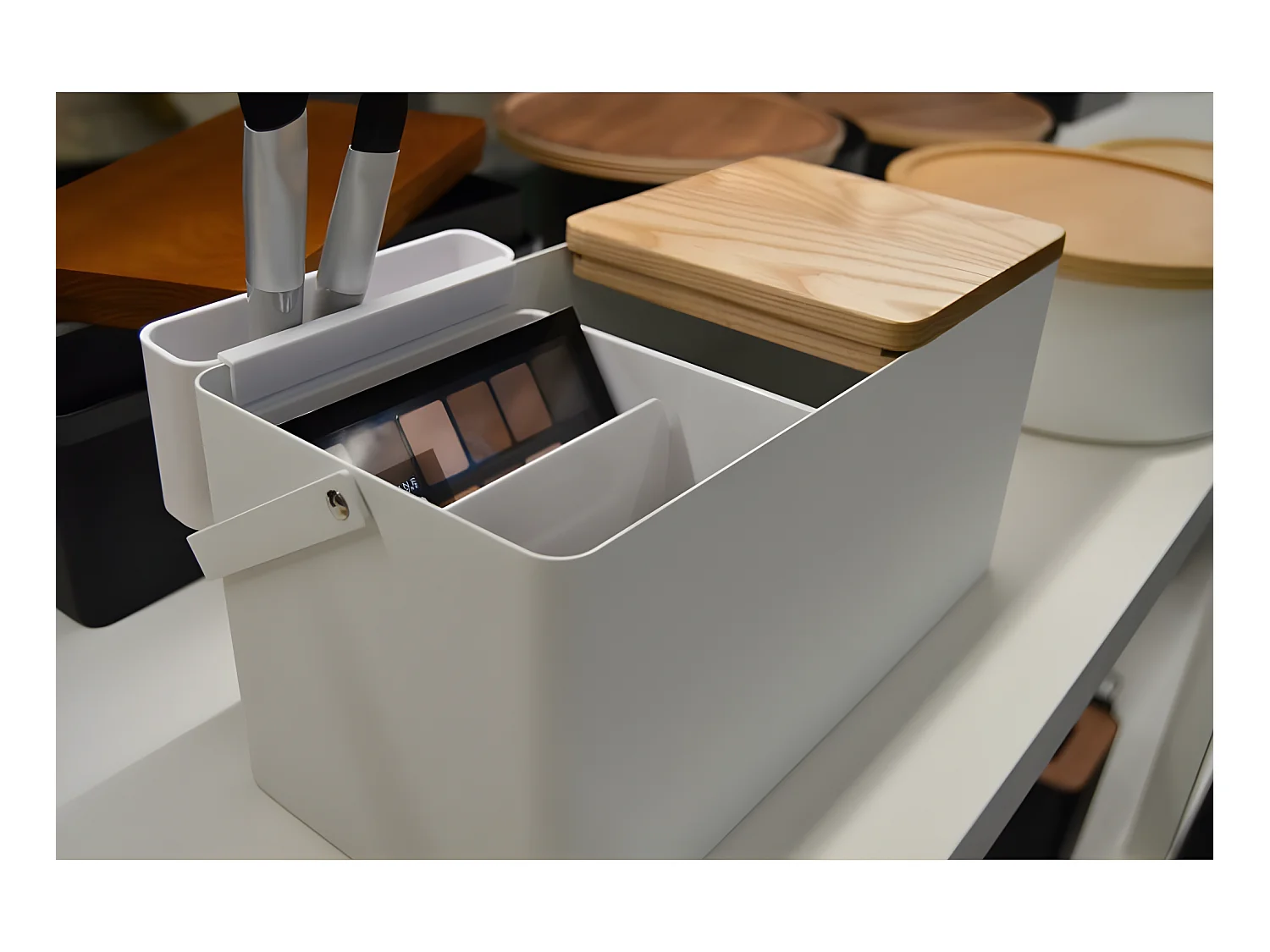 Boite de rangement spéciale maquillage en métal Tower makeup