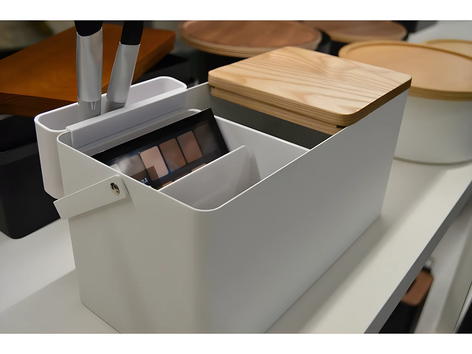 Boite de rangement spéciale maquillage en métal Tower makeup