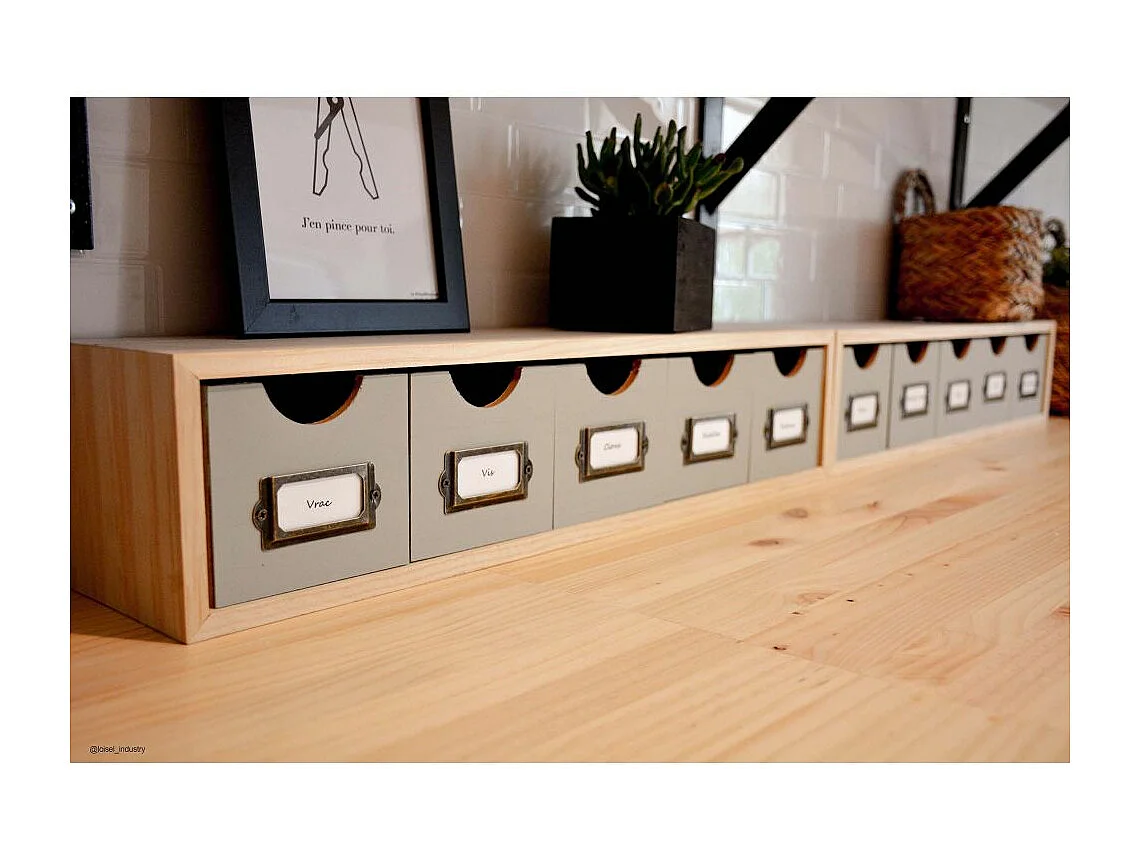 Mini-Ordnungskiste aus Rohkiefernholz mit Schubladen