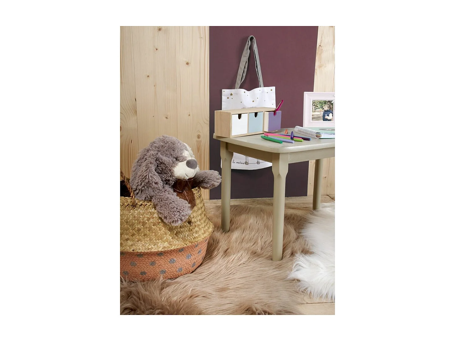 Piccolo contenitore con 3 cassetti colorati