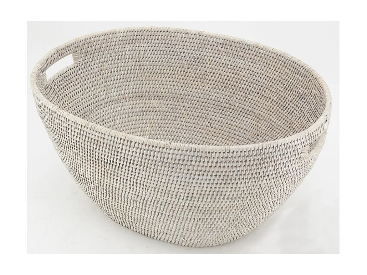 Corbeille à linge en rotin tressé patiné blanc