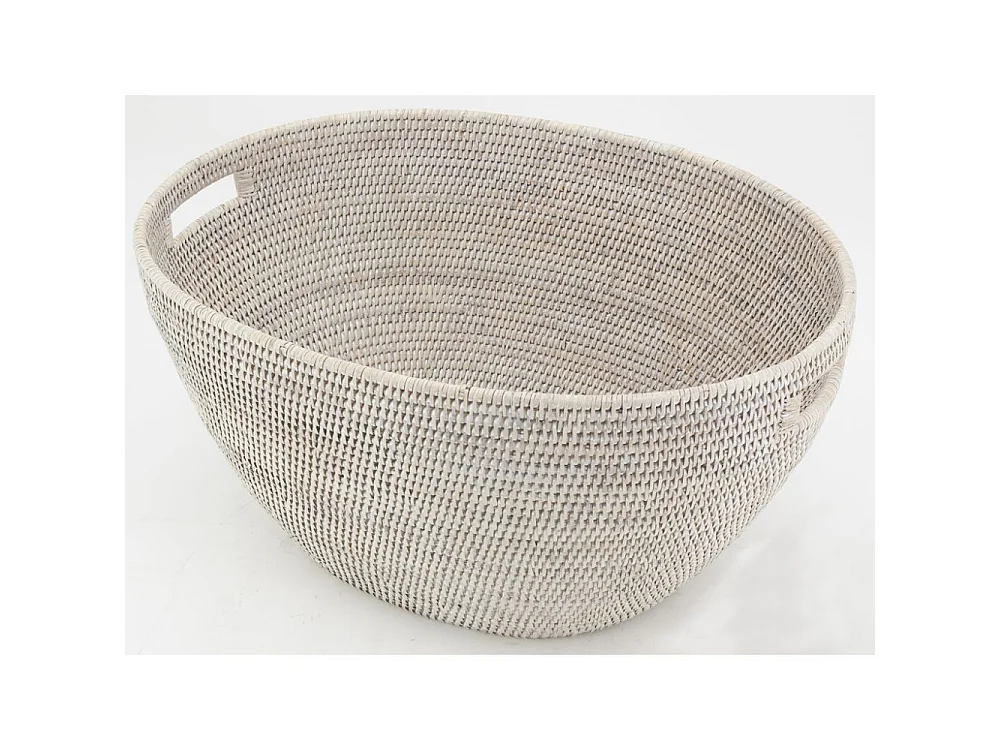 Corbeille à linge en rotin tressé patiné blanc