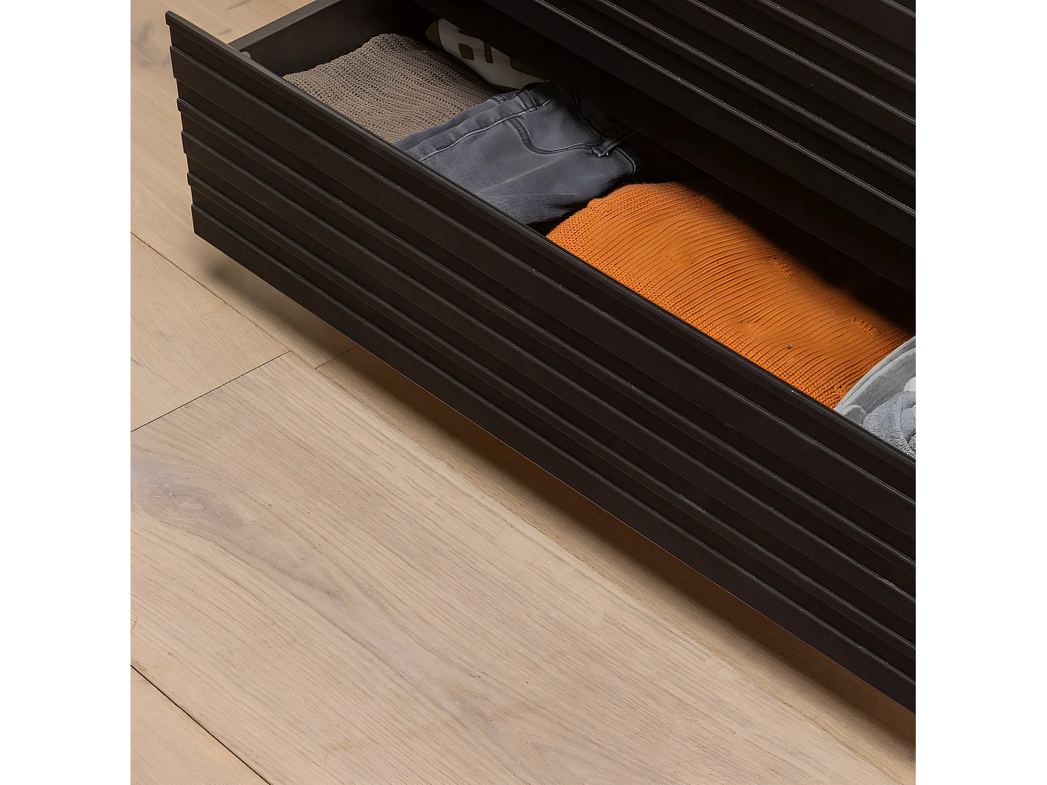 Jente - Commode 5 tiroirs en bois massif de pin - Noir