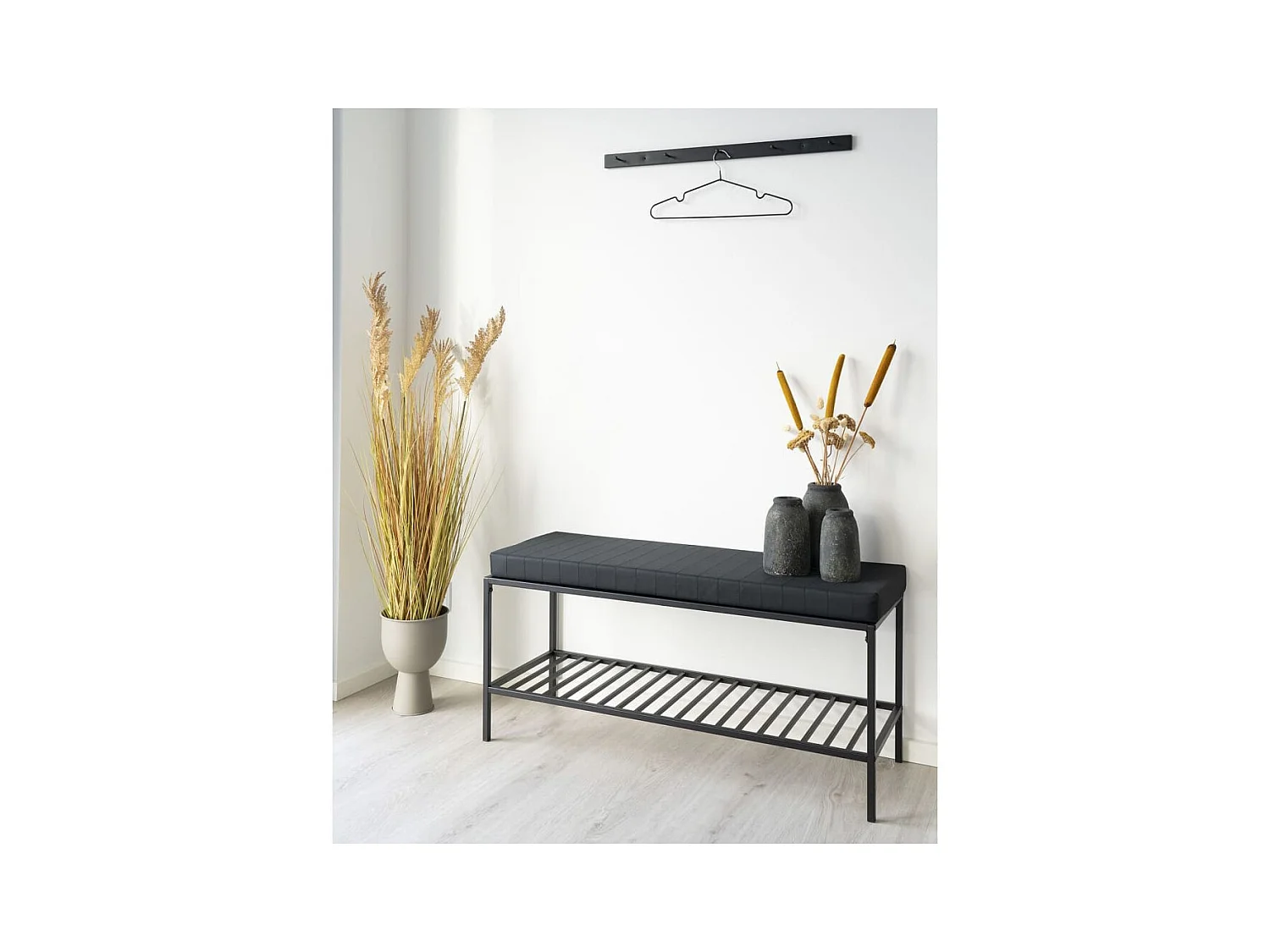 VITA zwarte metalen bank met kussen en plank