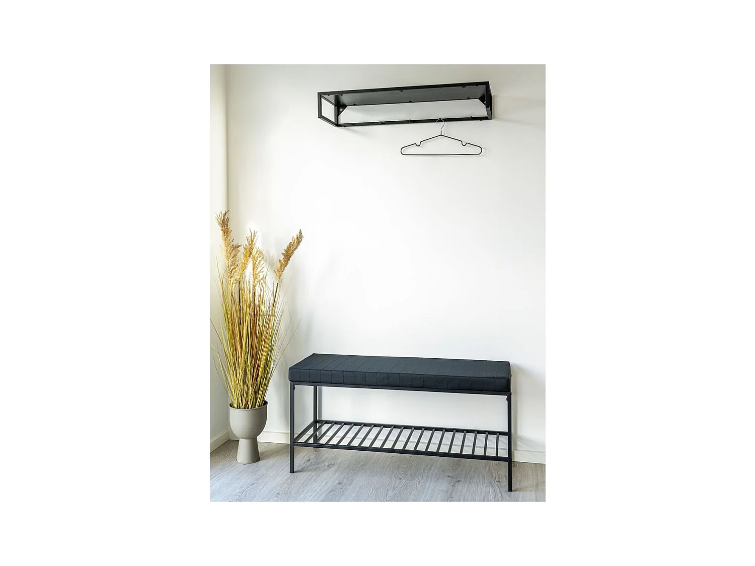 VITA zwarte metalen bank met kussen en plank