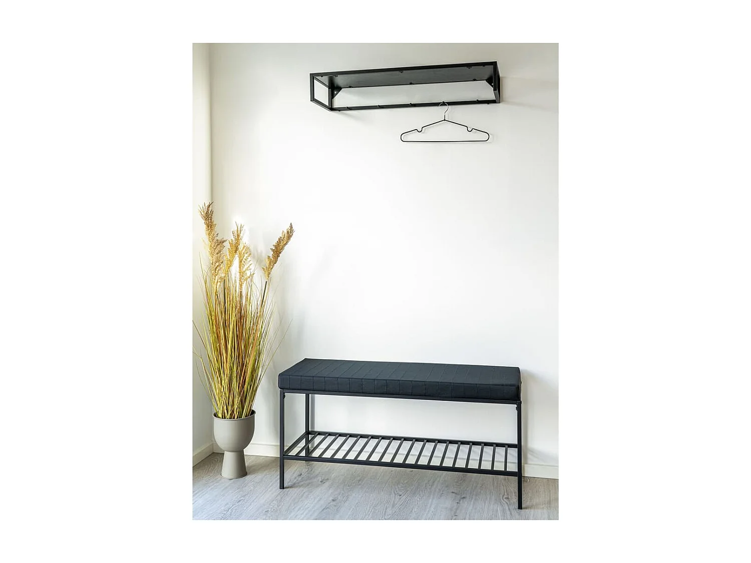 Banc Avery avec étagère et coussin Noir