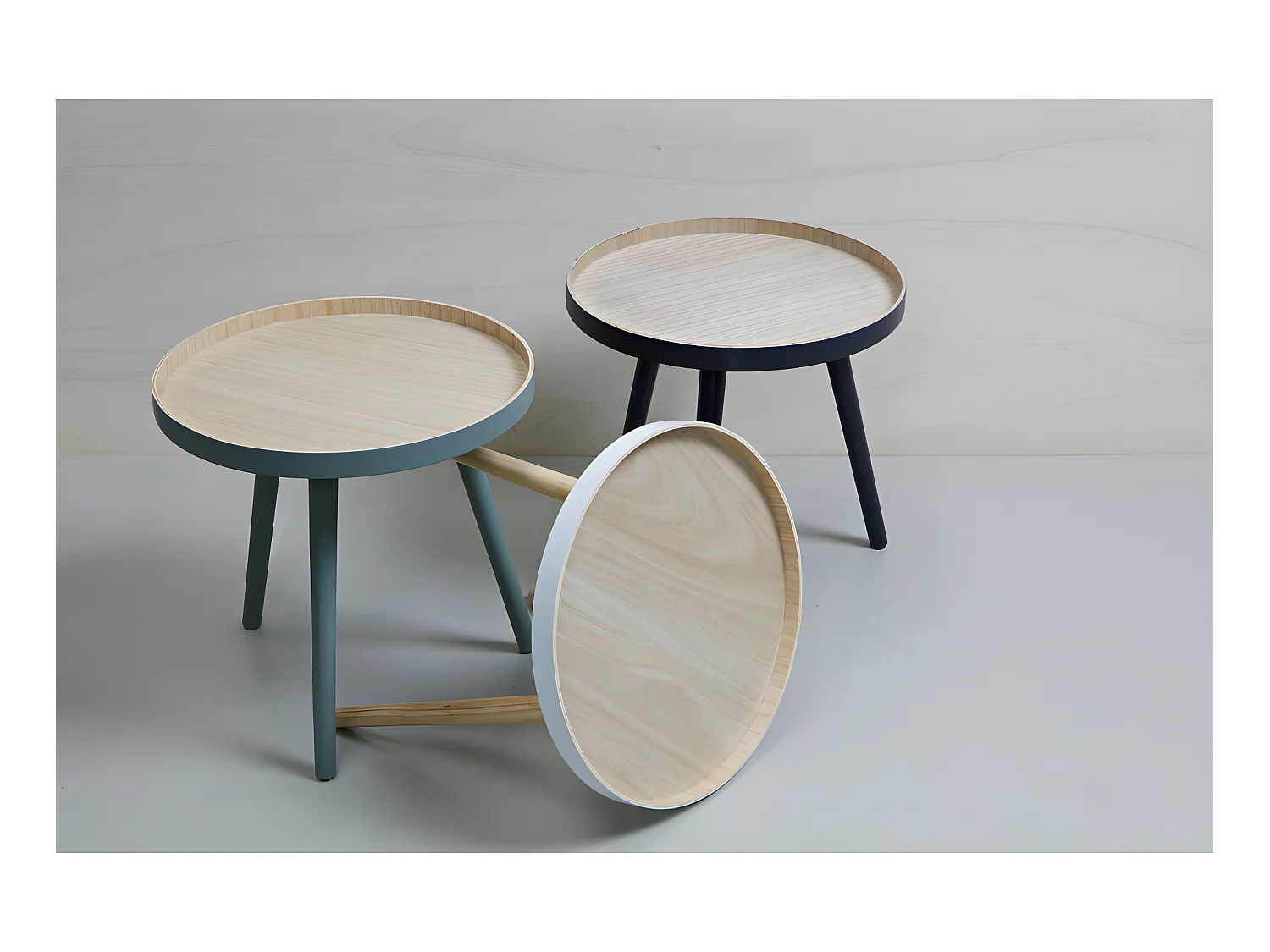 False - Table basse ronde trépied - Bois clair