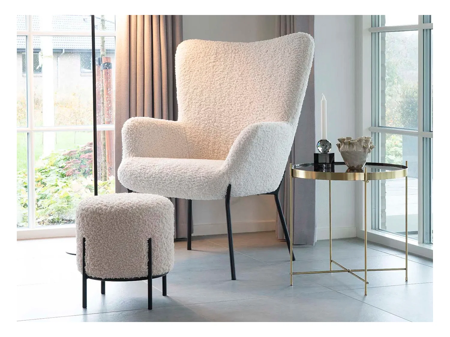 ALFORD ronde poef – Bouclette stof & zwarte metalen poten-Color ribete verde crudo