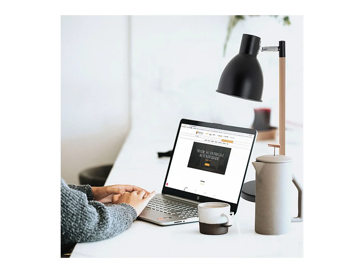 Flexo Con Detalle Madera Serie Delza Acabado Negro De