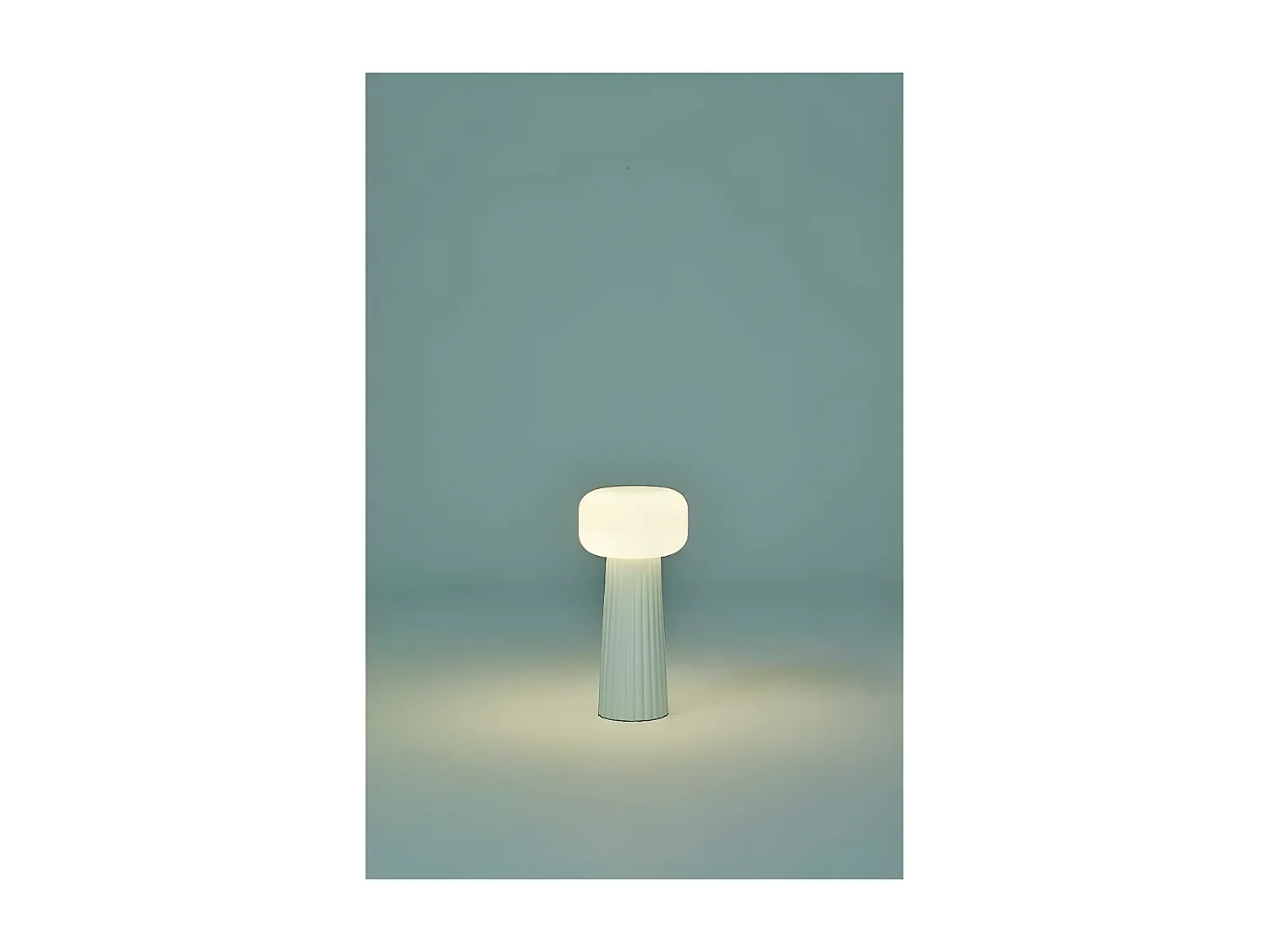 Lampe de table FARO en verre blanc de MANTRA