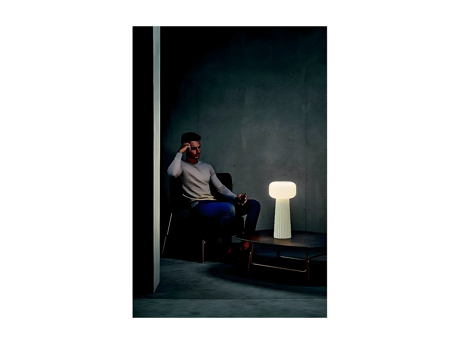 Lampe de table FARO en verre blanc de MANTRA