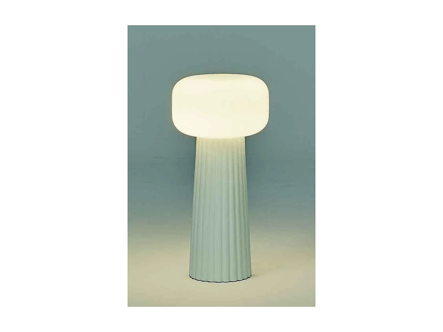 Lampe de table FARO en verre blanc de MANTRA