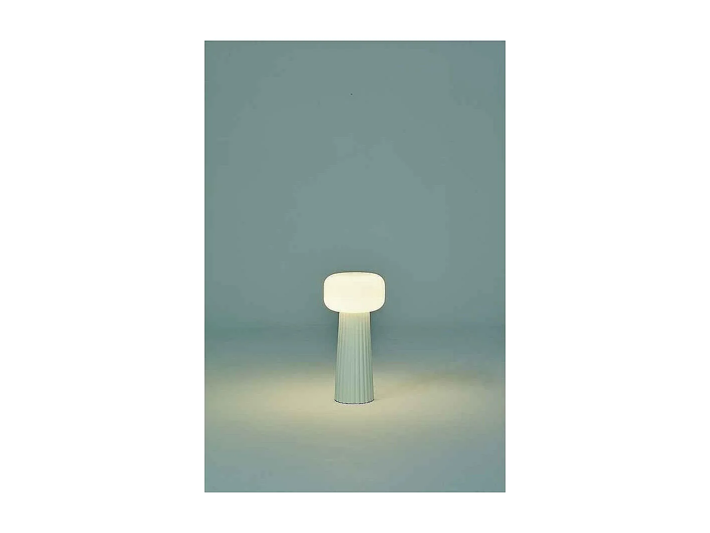 Lampe de table FARO en verre blanc de MANTRA