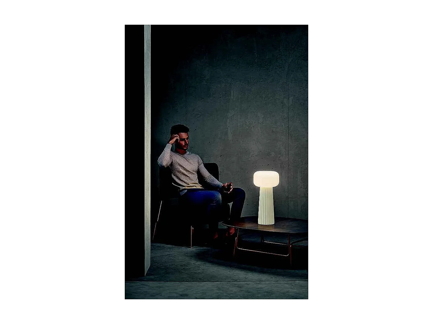 Lampe de table FARO en verre blanc de MANTRA