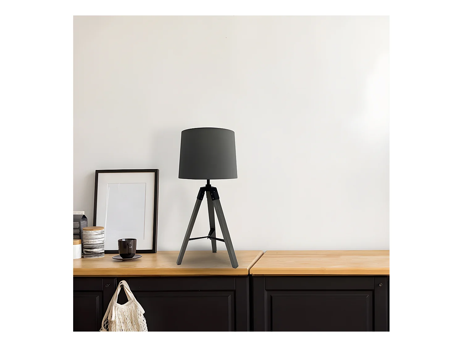 Bureau JULEN noir avec écran BRILAMP