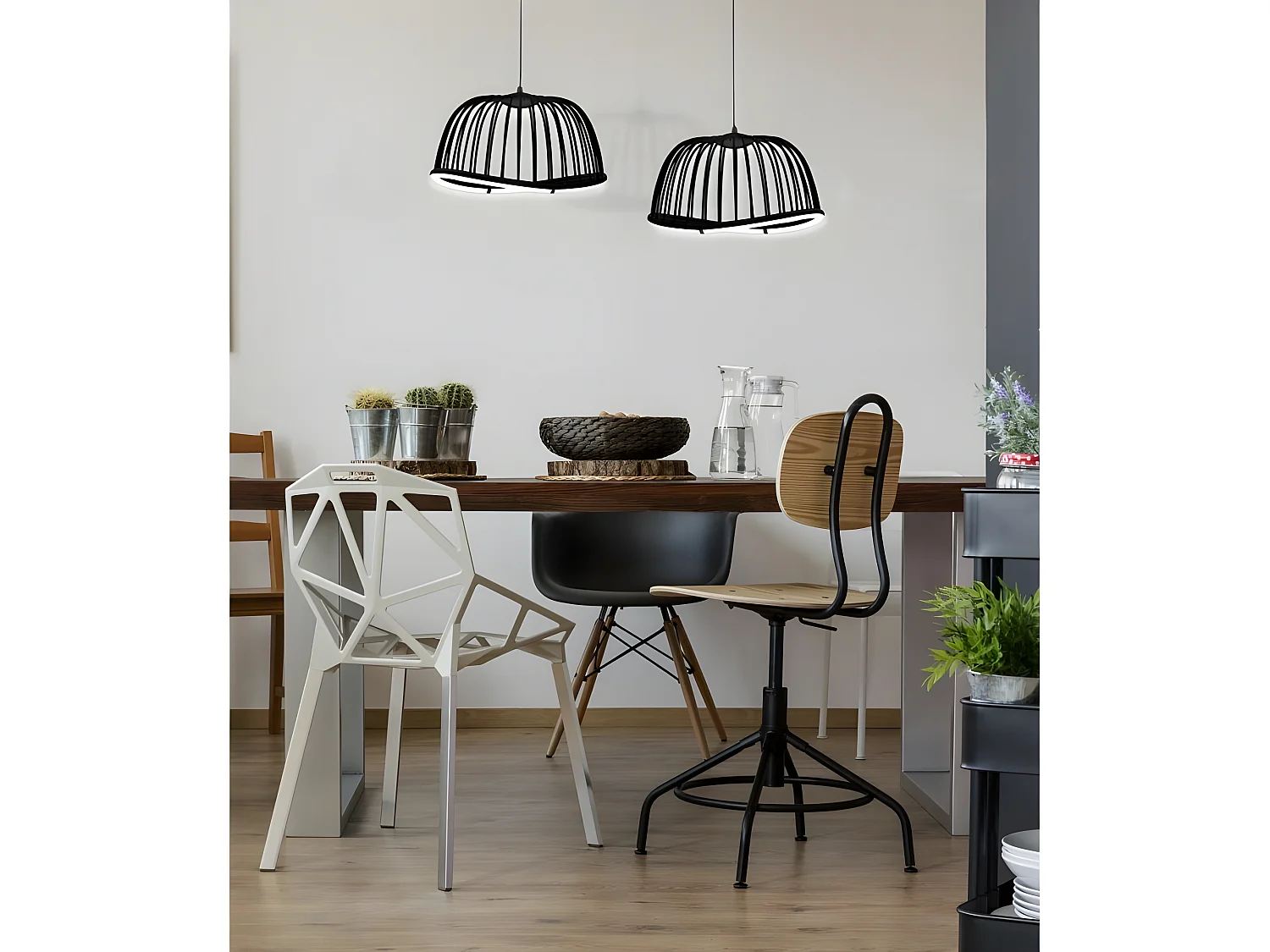 Lampe modèle CELESTE en noir avec led MANTRA