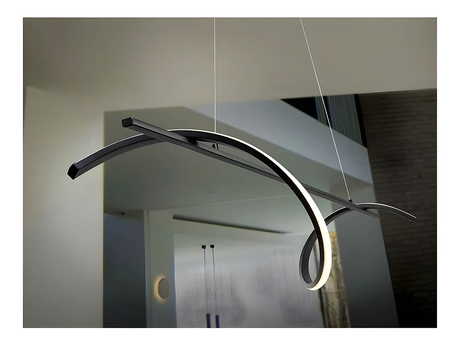 Lampara Lineal  De Led Modelo Boa  Acabado Negro De