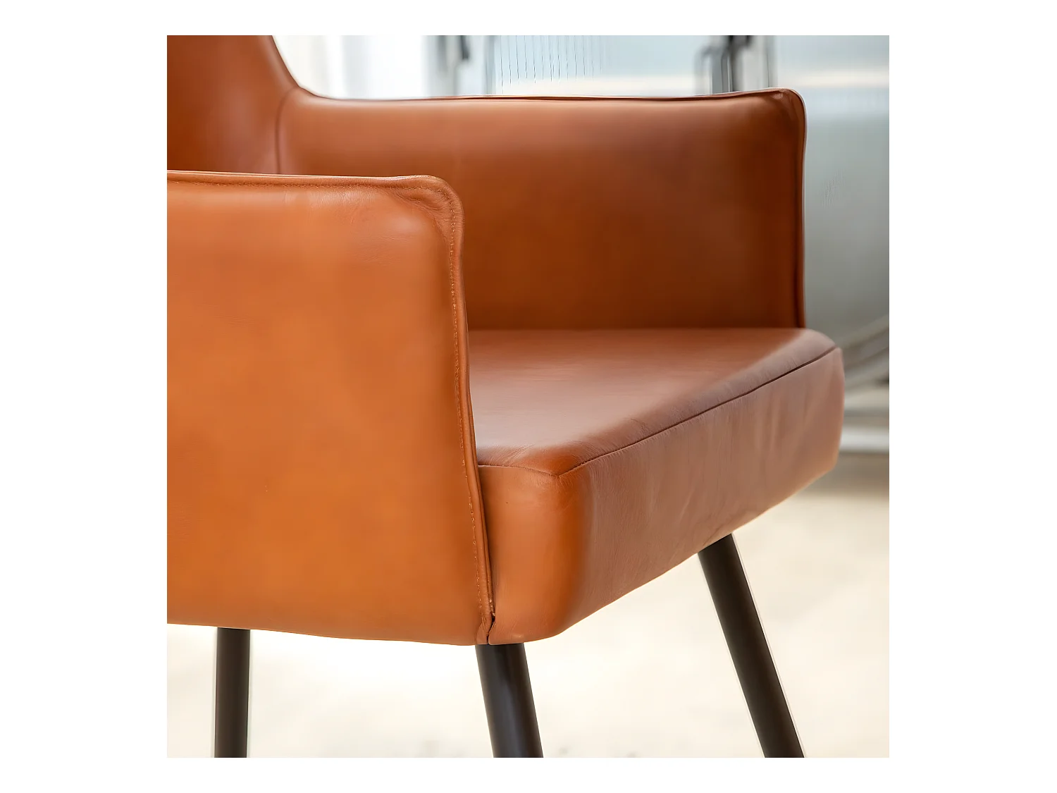 Fauteuil en cuir marron Hipolyte