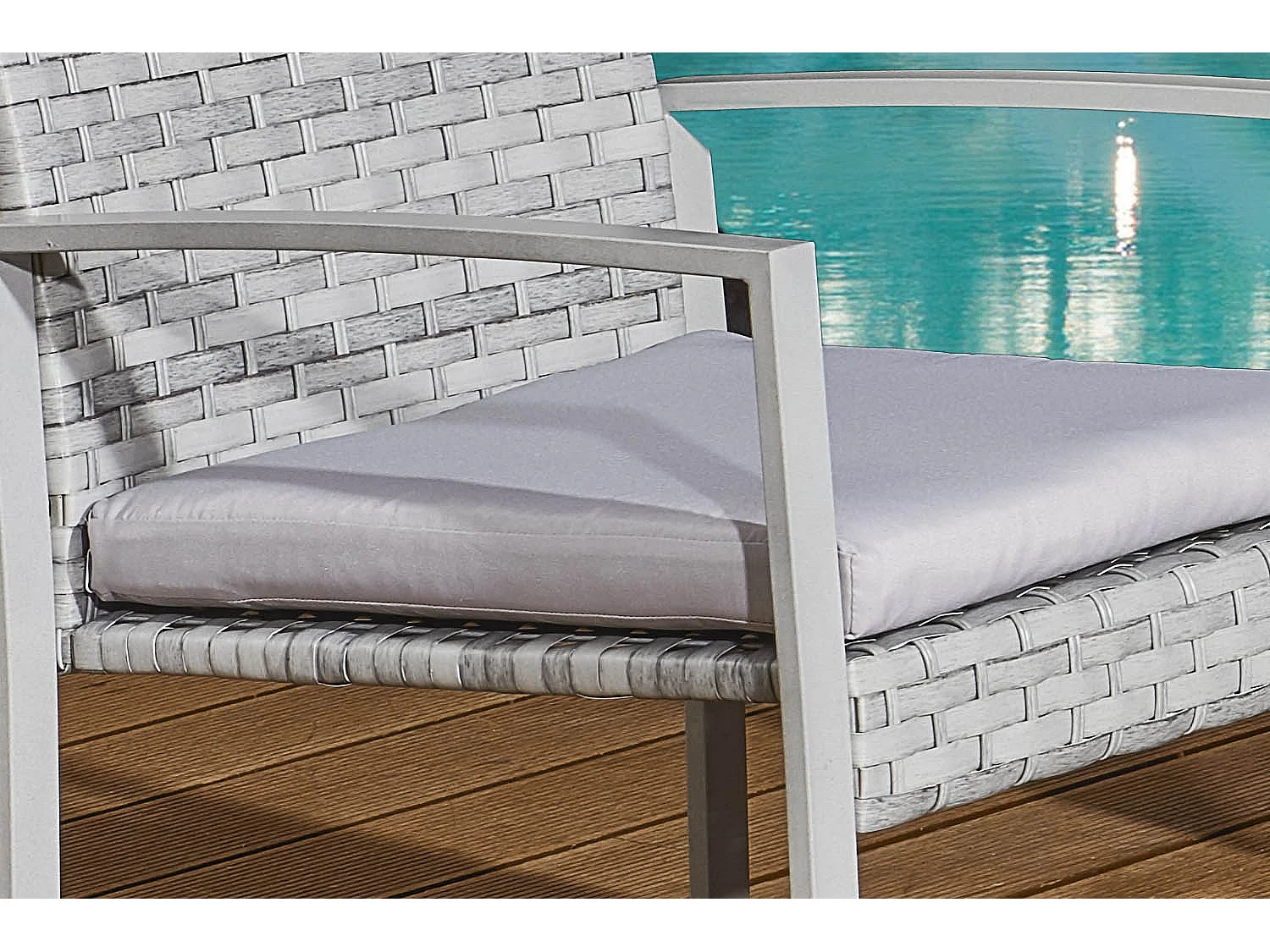 Conjunto de Jardim Baixo 4 Lugares em Resina Trançada Cinza Claro ESNA