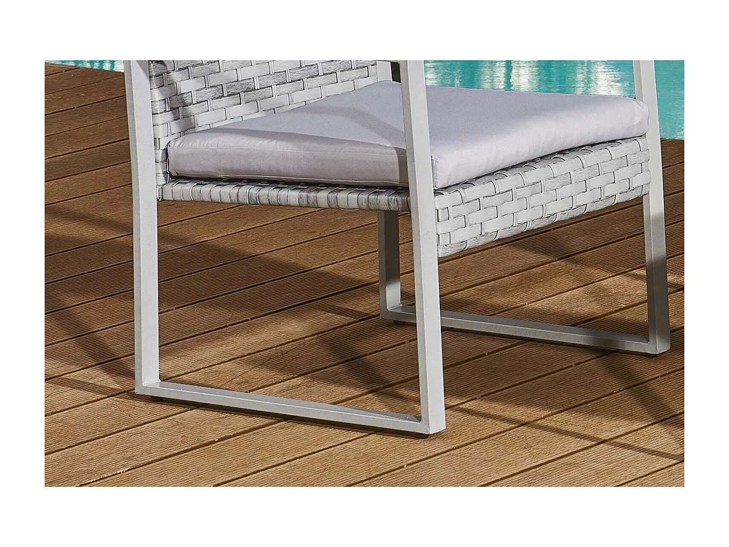 Conjunto de Jardim Baixo 4 Lugares em Resina Trançada Cinza Claro ESNA