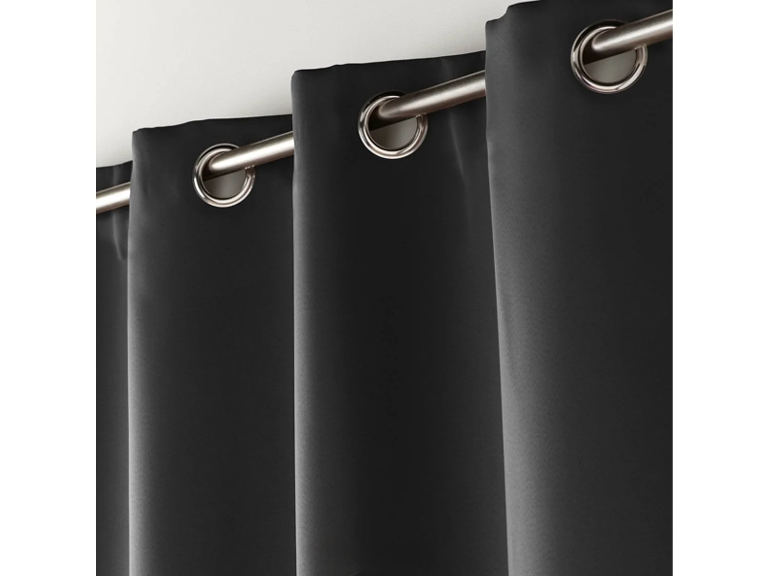 Cortina opaca lisa con ollaos 135 x 240 cm