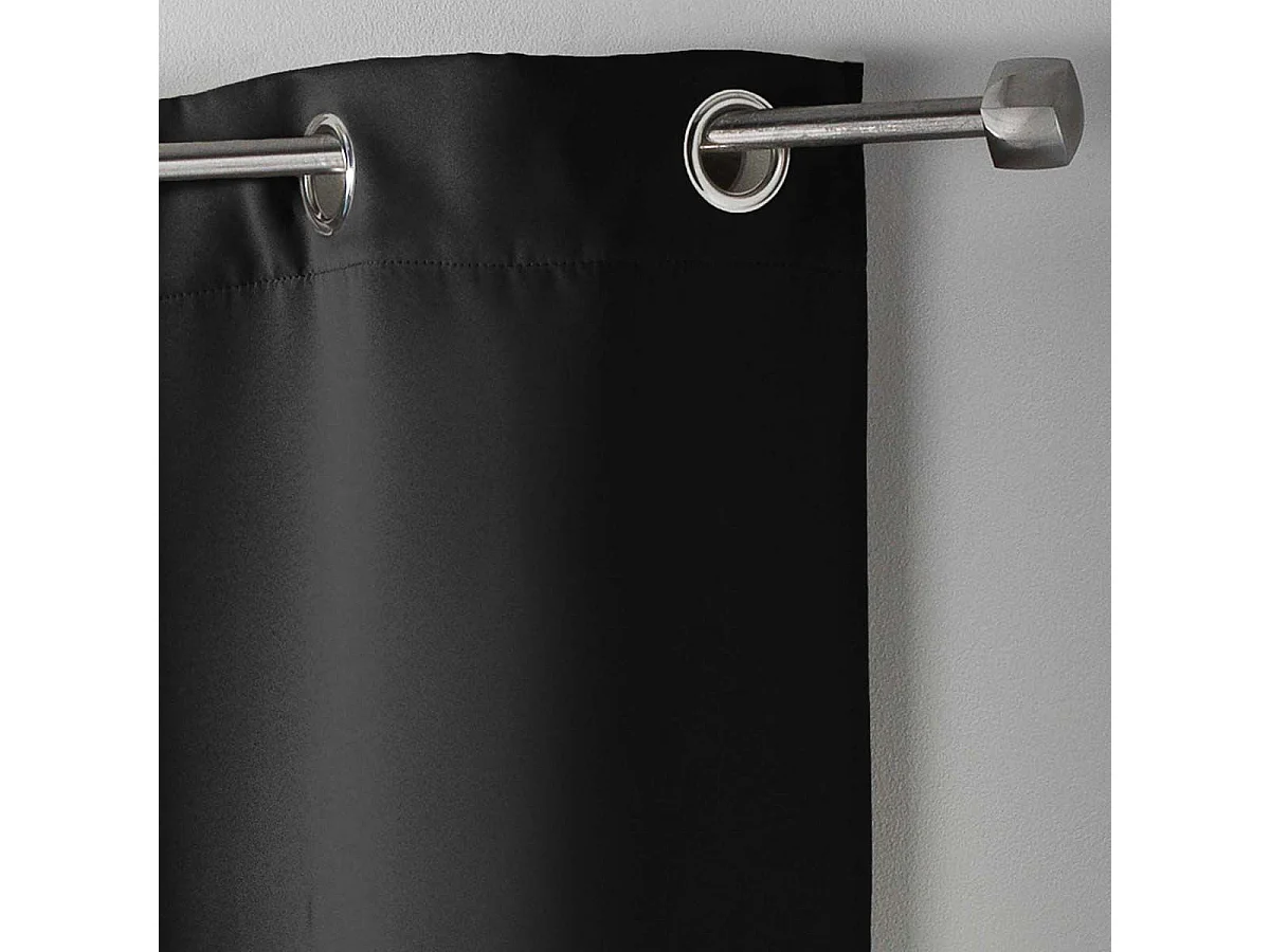Cortina opaca lisa con ollaos 135 x 240 cm