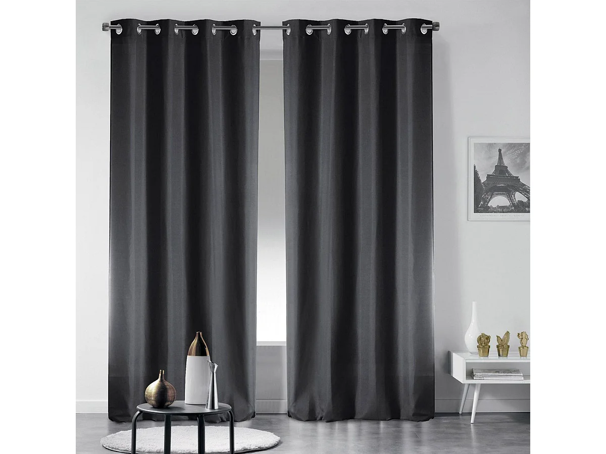 Cortina opaca lisa con ollaos 135 x 240 cm