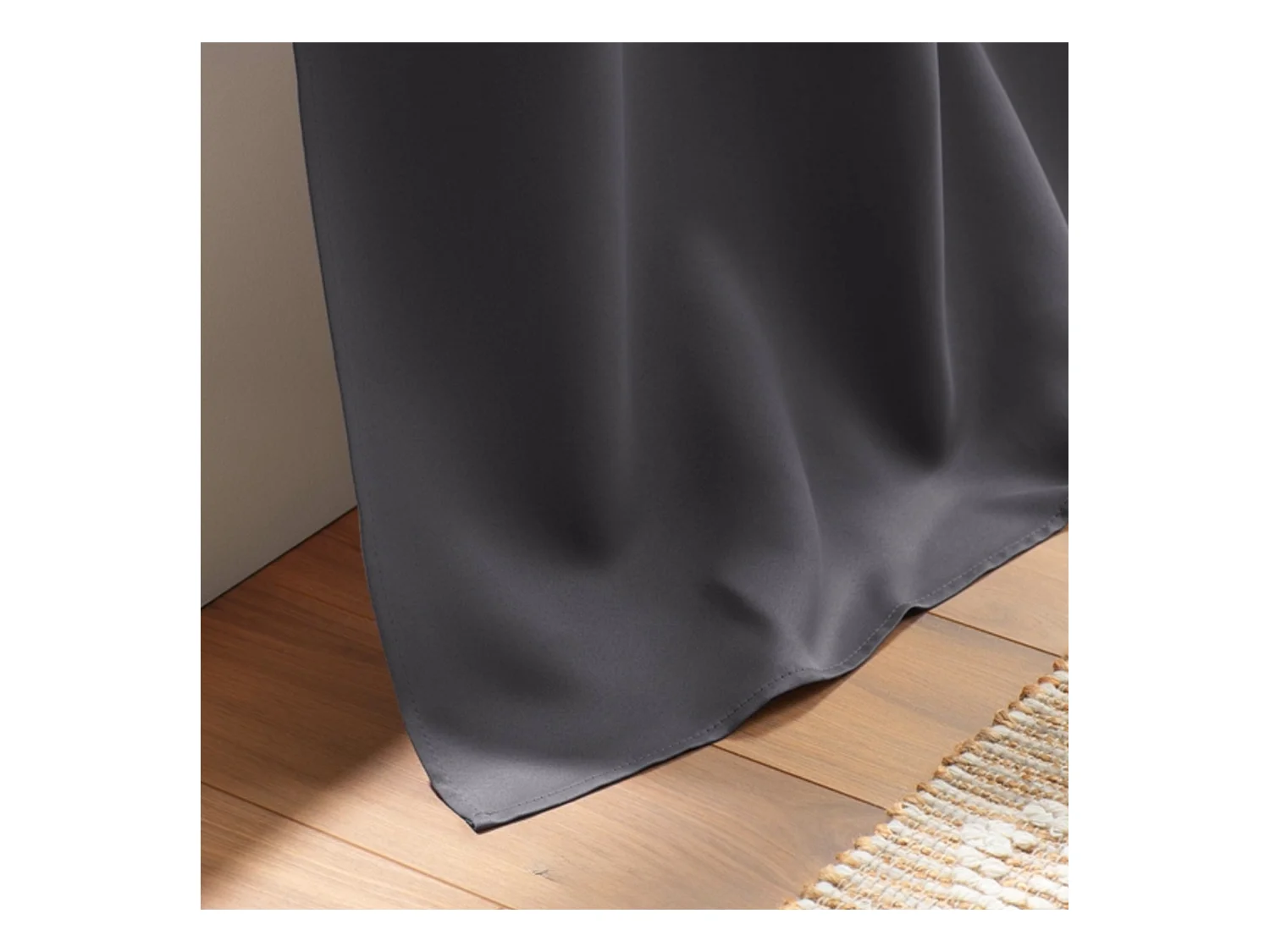 Einfarbiger Verdunkelungsvorhang mit Ösen 135 x 240 cm