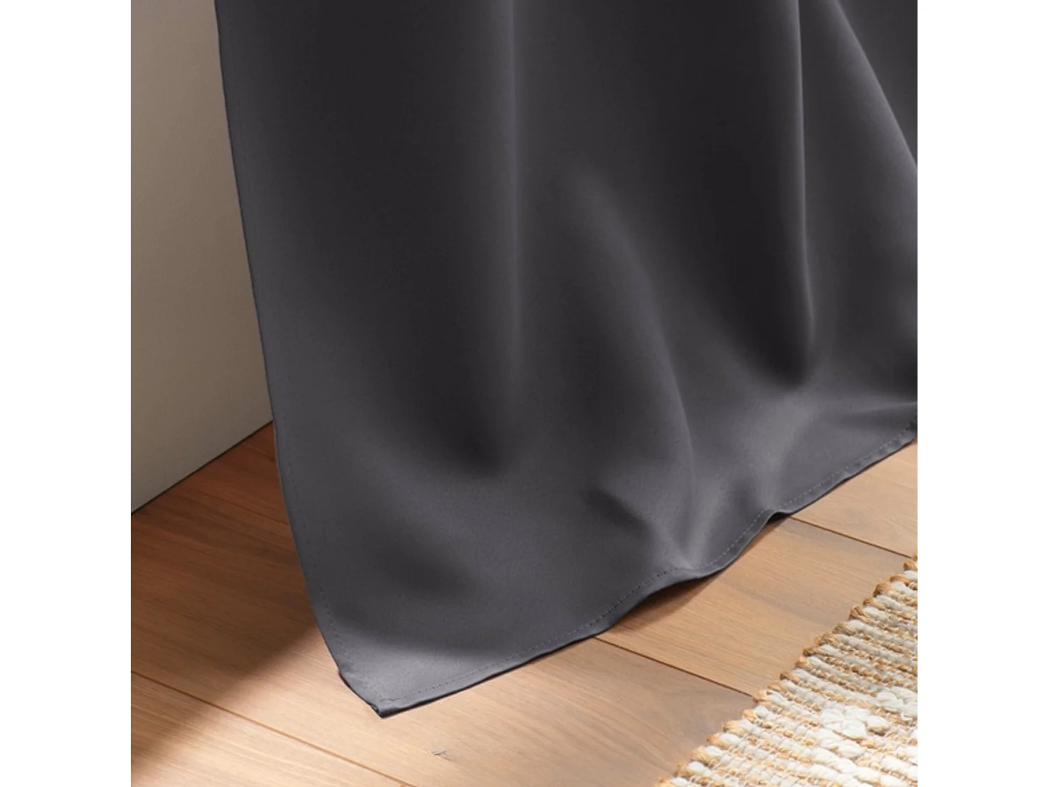 Einfarbiger Verdunkelungsvorhang mit Ösen 135 x 240 cm