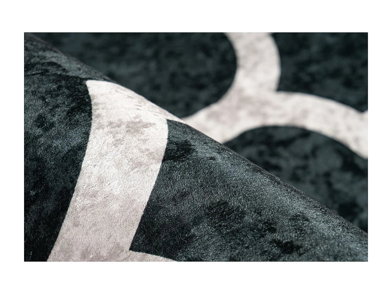 Tapis Imprimé à Poils Courts "Sally" Noir & Crème 80 x 150 cm