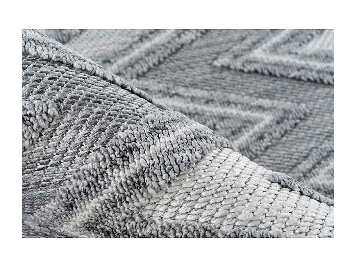 Tapis Tissé Ethnique à Poils Courts "Sarai" Gris 80 x 150 cm