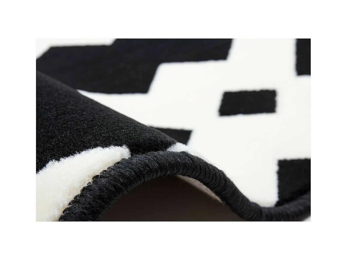 Tapis Ethnique à Poils Courts "Now I" Noir 80 x 150 cm